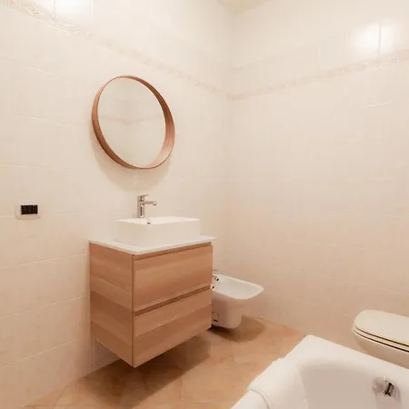 Porta Torre Como Apartment - By Relais Di Giada Exterior photo